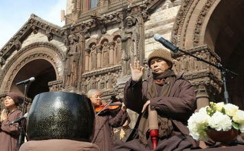 Ngồi trong bình an giữa lòng Boston
